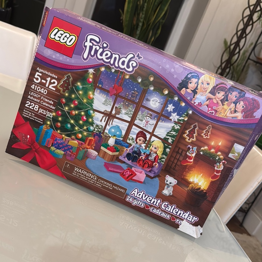 LEGO Friends Holiday Advent Calendar 41040